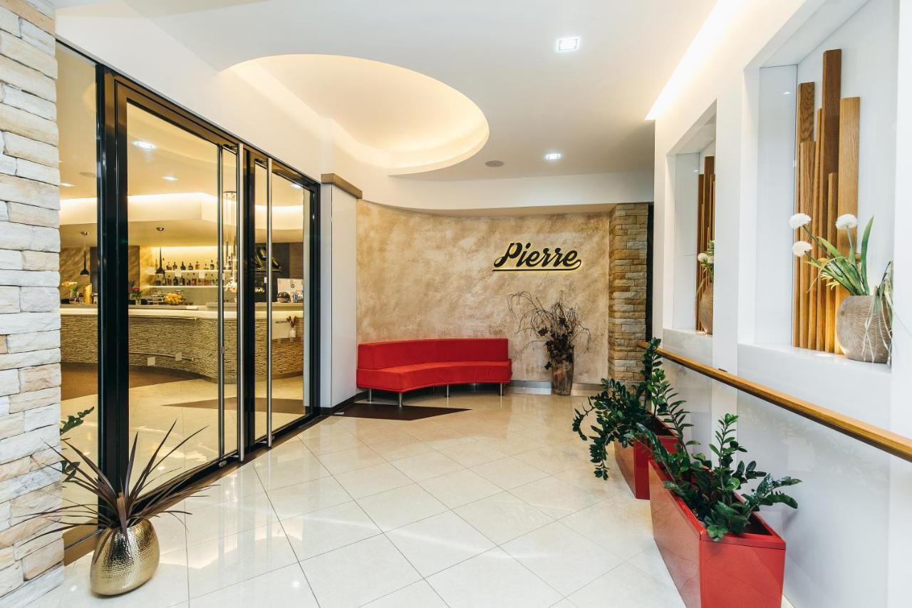 Pierre Hotel Pardubice Dış mekan fotoğraf