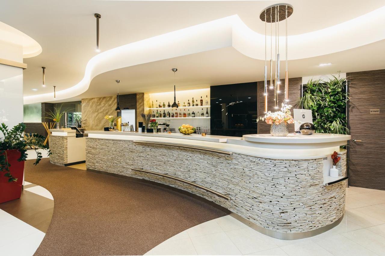 Pierre Hotel Pardubice Dış mekan fotoğraf