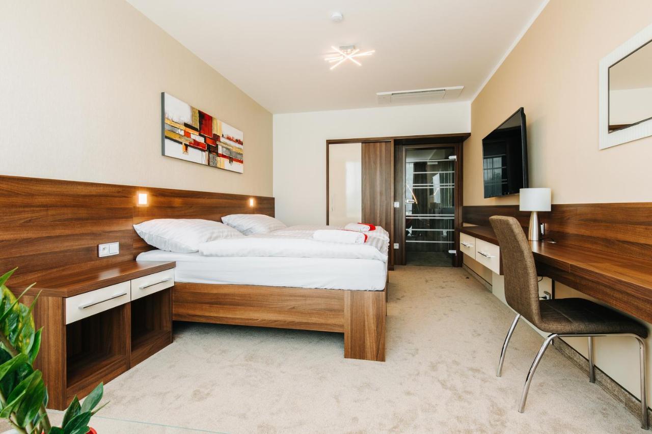 Pierre Hotel Pardubice Dış mekan fotoğraf