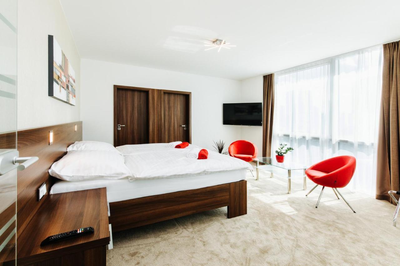 Pierre Hotel Pardubice Dış mekan fotoğraf
