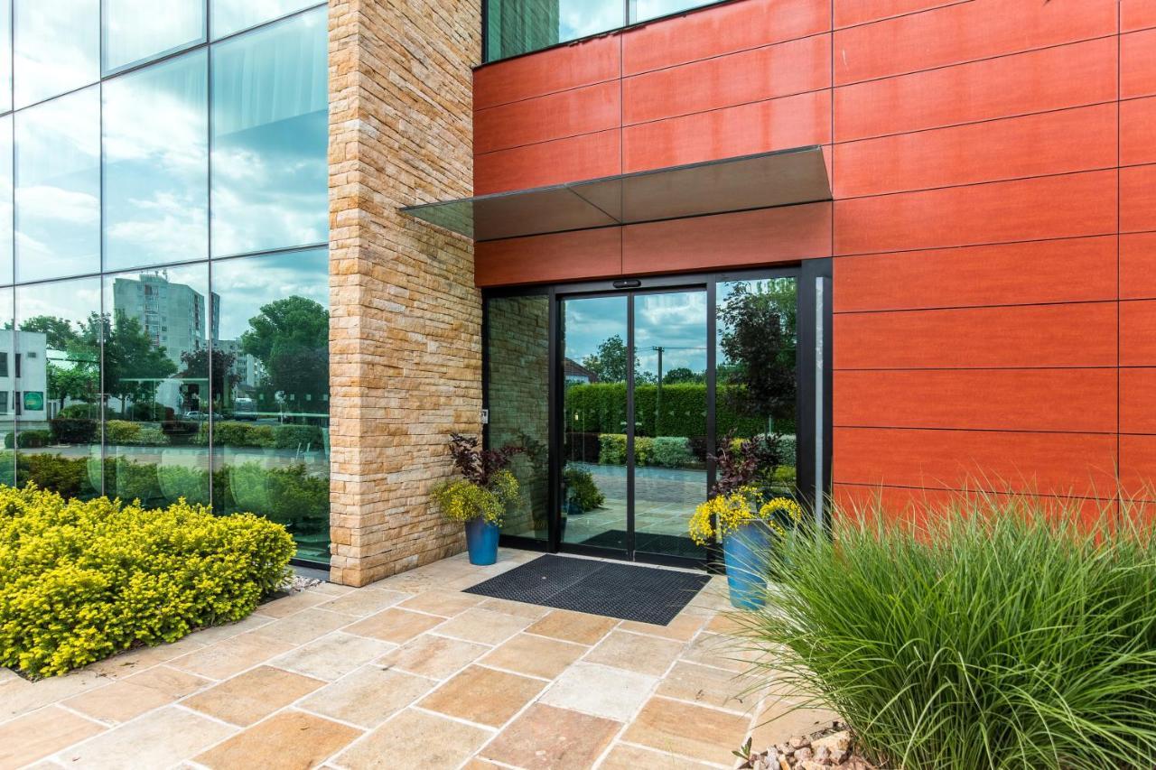 Pierre Hotel Pardubice Dış mekan fotoğraf