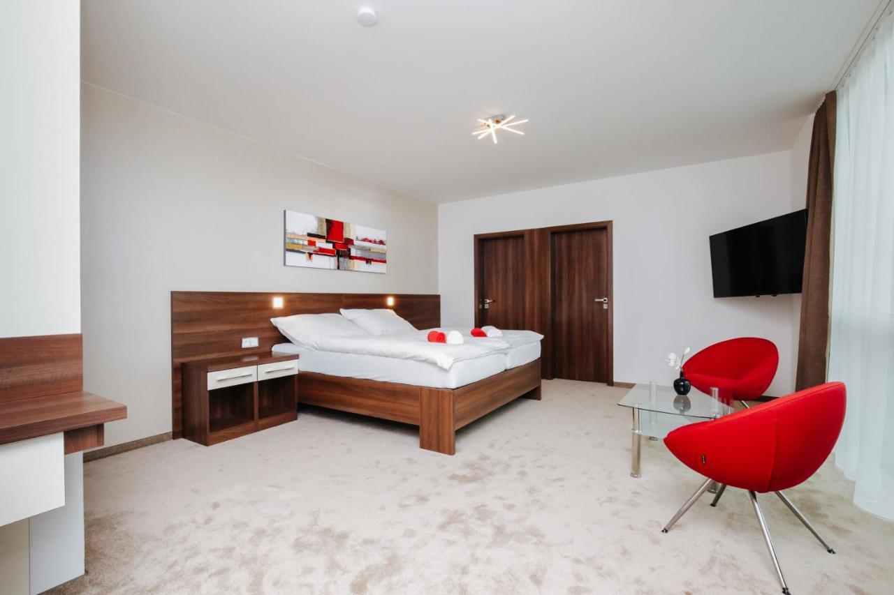 Pierre Hotel Pardubice Dış mekan fotoğraf